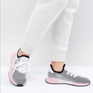 Nike DEERUPT RUNNER SHOES Size 6